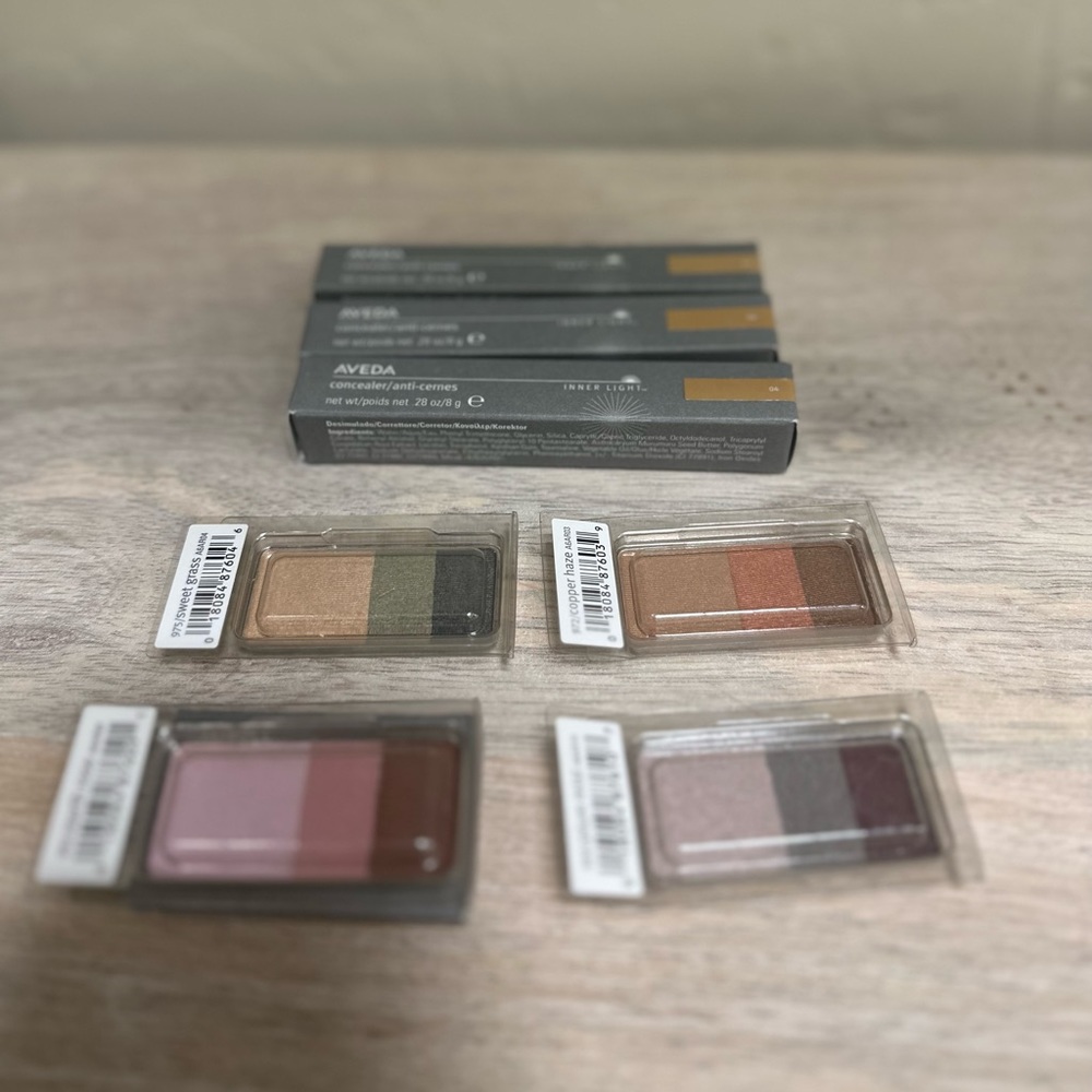 AVEDA makeup set